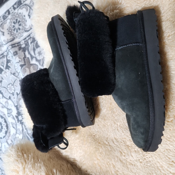 Boots Uggs size 11 UGG® Mini Bailey Bow II Boot - Picture 8 of 8